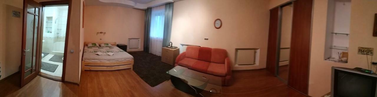 Отель Хата ドニプロペトロウシク エクステリア 写真